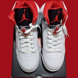 🚻 6.5Y — Air Jordan 5 Retro OG (GS) 2025 HQ7980-101 [WHITE/FIRE RED-BLACK]